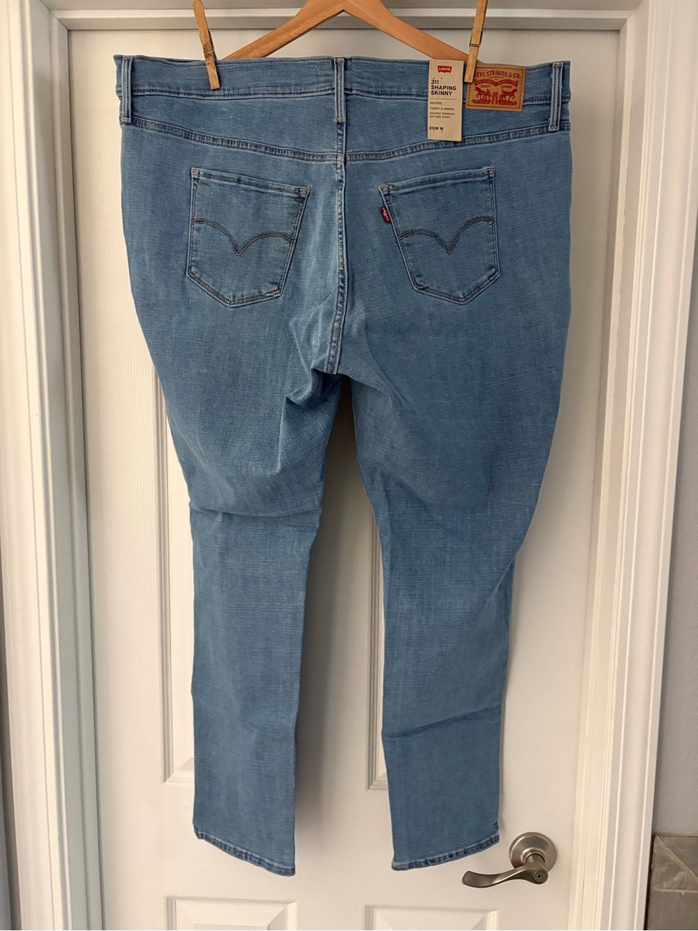 Women’s 20W Levi’s 311 Shaping Skinny Jeans in Light Blue - Picture 5 of 14